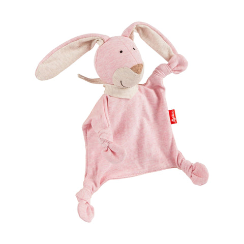 Das Mini Jersey Schnuffeltuch Hase ist ein rosafarbenes Schnuffeltuch aus Bio-Baumwolle mit langen Ohren, geknoteten Ecken und einem roten Anhänger - ideal für die sensorische Entwicklung. Abgebildet auf einem weißen Hintergrund.
