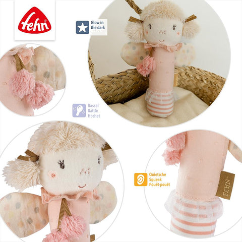 Der Stabgreifling Fee ist ein Plüschtier mit weichem rosa Körper, gepunkteten Flügeln, gestreiften Beinen, Bommeldetails, Rassel, Quietsche und leuchtenden Elementen - magisch inspiriert und perfekt als Geschenk für die Kleinen.