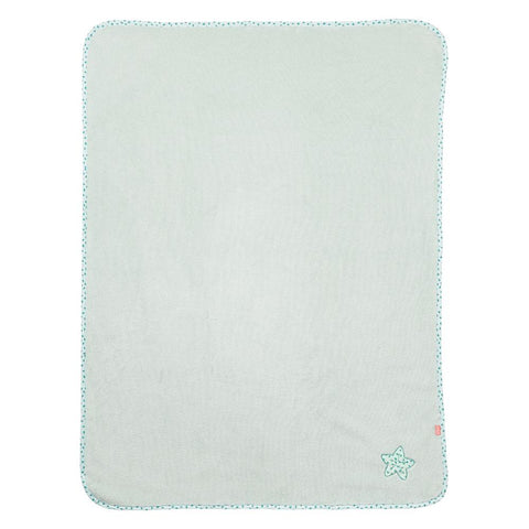 Eine hellgrüne rechteckige Plüschdecke - Oktopus mit abgerundeten Ecken, gepunkteter Bordüre und einem kleinen gestickten Seestern - Teil der Meereskinder Kollektion und perfekt als kuschelige Kuscheldecke für Babys.