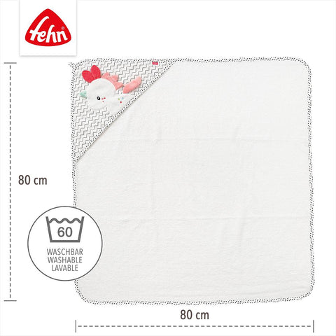 Das Kapuzenbadetuch Einhorn ist ein weißes, quadratisches Babyhandtuch mit Kapuze und Einhorn-Applikation in der Größe 80x80 cm. Es besteht aus Frottee und ist bei 60°C in der Maschine waschbar. Das Fehn-Logo ziert die linke obere Ecke.