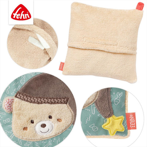 Das weiche, beigefarbene Kirschkernkissen Bär für Babys und Kleinkinder mit Plüschbärengesicht, Beißring in Sternform und Tasche - der perfekte Wärmebegleiter aus mehreren Blickwinkeln.
