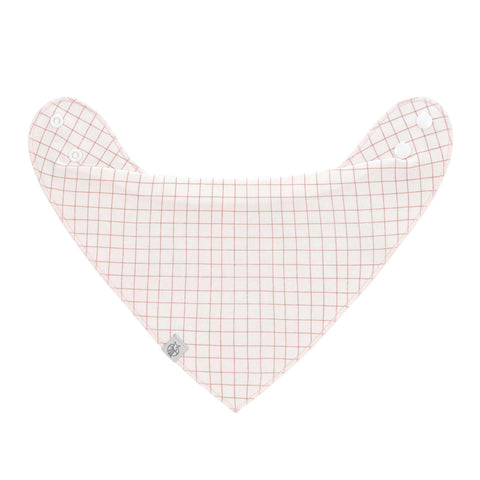Ein weißes Dreieckstuch Baby (2 Stk) - Bandana, Garden Explorer Schnecke, aus Bio-Baumwolle mit einem hellroten Gittermuster und Druckknöpfen an jedem Ende, wird flach auf einem weißen Hintergrund dargestellt.