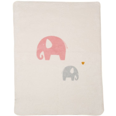 Die MAJA Babydecke Elefanten - altrosa (GOTS) ist eine beigefarbene Bio-Baumwoll-Wendedecke mit pinkem Elefanten, kleinem grauen Elefanten und gelbem Herz-Motiv.