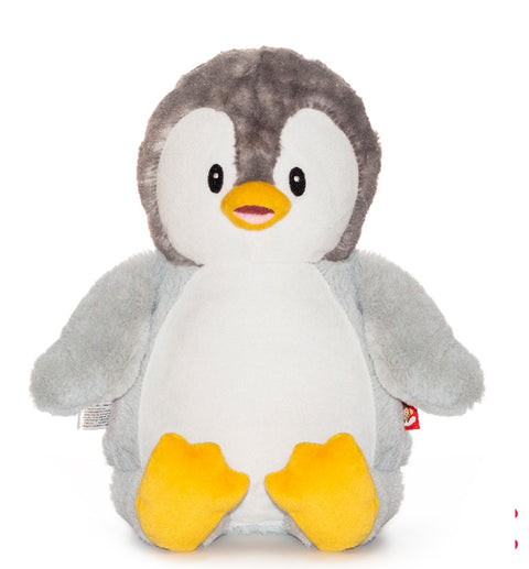 Der Cubbies Pinguin - Bingle mit grauem Kopf, Rücken, weißem Bauch sowie gelben Füßen und Schnabel sitzt aufrecht vor weißem Hintergrund - ideal für eine handbestickte Nachricht.