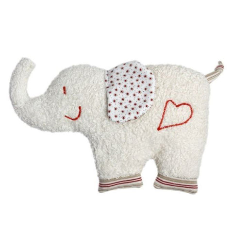 Efie Kirschkern-Elefant - Bio: Ein Plüschelefant mit weißem Körper, gemusterten Ohren, gestreiften Füßen und einem roten Herzumriss. Er wird in Deutschland aus Bio-Baumwolle hergestellt und kann als Wärmekissen für zusätzlichen Komfort verwendet werden.