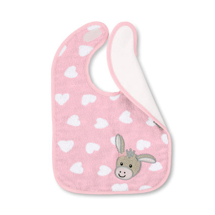 Das Plastik-Klettlätzchen Emmi Girl ist rosa, aus Baumwolle mit weißen Herzmustern und einem gestickten Eselgesicht unten rechts. Die Rückseite ist schlicht weiß.