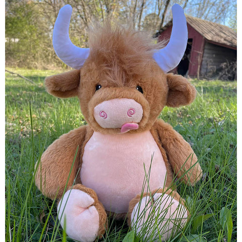 Großes Plüschtier in Form eines braunen Bullen mit rosa Bauch, Hörnern und herausgestreckter Zunge.