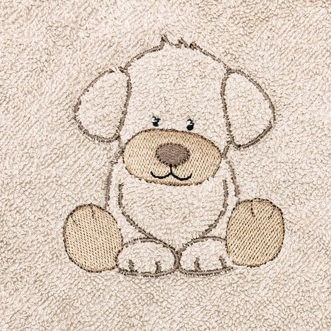Das Kapuzenbadetuch LUCKY 100x100 cm (NEU) zeigt einen gestickten Cartoon-Hund mit beigem Fell und braunen Details auf weichem, strukturiertem Stoff - ideal als niedliches Baby-Accessoire oder kuscheliges Handtuch aus 100% Baumwolle.