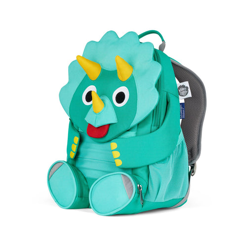 Der Affenzahn Großer Freund Dino ist ein tealfarbener Kindergartenrucksack in Form eines Triceratops mit Hörnern, Augen und Beinen. Er verfügt über ein Hauptfach mit Reißverschluss und seitliche Netztaschen.