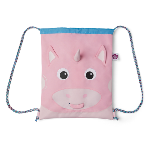 Der Affenzahn Turnbeutel Einhorn ist ein rosafarbener Kordelzugbeutel mit einem lächelnden Einhorngesicht, blauem oberen Rand und gemusterten Kordeln - hergestellt aus recyceltem Polyester.