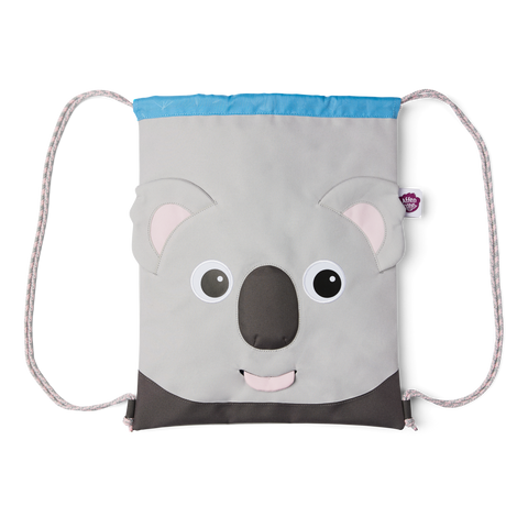 Der Affenzahn - Turnbeutel - Koala ist ein Rucksack mit Kordelzug, der ein lächelndes Koala-Gesicht mit Cartoon-Augen und abgerundeten Ohren zeigt. Er besteht aus recyceltem Polyester in Grau auf schwarzem Hintergrund.