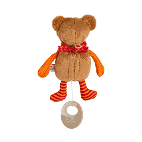 Spieluhr Bär Red Stars Collection mit orangefarbenen Armen und Beinen, gestreiften Socken, einem rot gemusterten Schal und einer Spieluhr für sanfte Schlaflieder auf dem Rücken, abgebildet auf weißem Hintergrund.