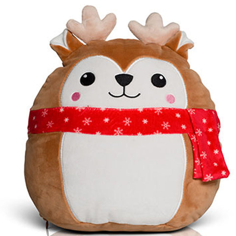 Der Mumbles Squidgy - Rentier (personalisierbar) ist ein Plüschtier in Form eines Rentiers mit Geweih, einem roten Schal mit weißen Schneeflocken und einem lächelnden Gesicht - perfekt als Geschenk zur Weihnachtszeit.