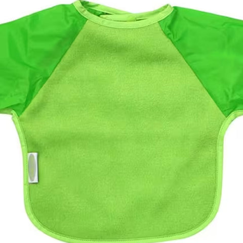 Das Silly Billyz Lätzchen, Vlies - Langarm (12 Monate - 3 Jahre) bietet wasserabweisende Nylon-Ärmel, einen runden Halsausschnitt, seitlichen Klettverschluss und ist maschinenwaschbar - idealer Schutz beim Essen.