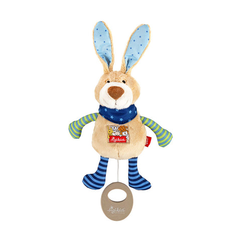 Spieluhr Hase: Red Stars Collection - Plüschhase mit roten Sternen, gestreiften Armen und Beinen, rotem Schal und Zugring spielt personalisierbare Melodien für besondere Kuschelmomente.