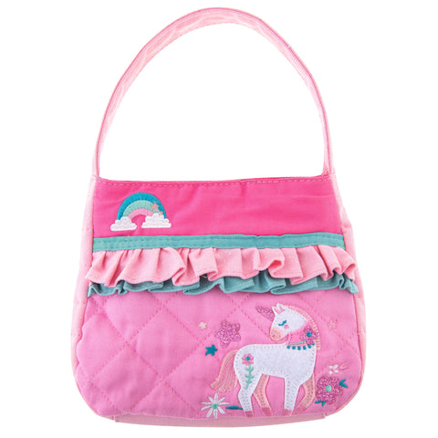 Die Gesteppte Geldbörse - Einhorn rosa ist eine rosafarbene, gesteppte Kinderhandtasche mit Henkel und Rüschenbesatz, die mit einem Einhorn, einem Regenbogen und Blumen verziert ist - ideal für Kinder, die skurrile Accessoires von Stephen Joseph lieben.