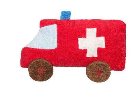 Das Efie Kirschkern-Wärmekissen Auto/Ambulanz - Bio ist ein rotes Plüschkissen in Form eines Krankenwagens mit einem weißen Kreuz, einer blauen Sirene und braunen Rädern. Es ist aus weicher Bio-Baumwolle gefertigt und wird sorgfältig in Deutschland hergestellt.