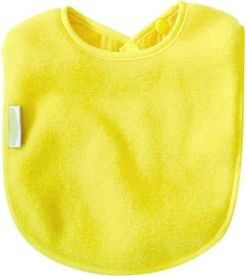Das Silly Billyz Lätzchen, Vlies - Gelb ist ein wasserfestes, super-saugfähiges Baby-Lätzchen mit abgerundetem Saum und Druckknopfverschluss im Nacken, aus Nylon. Es liegt flach auf weißem Hintergrund.