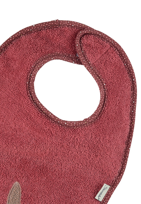 Eine Nahaufnahme des Plastik-Klettlätzchens Esel Emmily mit weicher Baumwolle, Tupfenbesatz und kleinem Sterntaler-Label auf weißem Hintergrund.