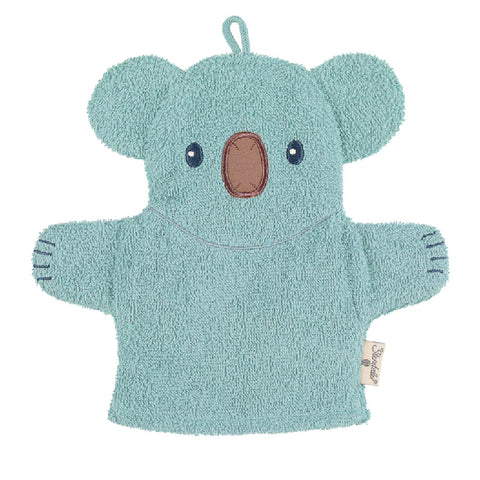 Der Spiel-Waschhandschuh Koala Kalla ist ein hellblauer Frotteewaschhandschuh in Form eines Koalas mit gestickten Gesichtszügen und einer Aufhängeschlaufe.
