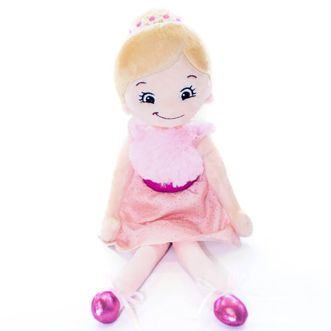 Die Stoffpuppe Blonde Ballerina mit blonden Haaren, rosa Tiara, Kleid und glänzenden Ballettschuhen sitzt vor weißem Hintergrund - ideal als personalisiertes Geschenk mit optionaler Stickerei.