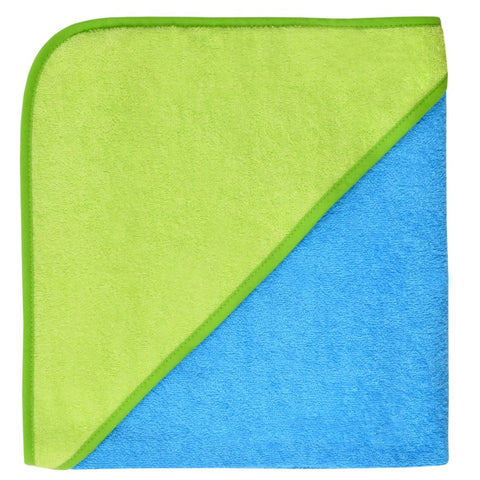 Das Kapuzenbadetuch Ozean/Limone 100x100cm ist ein quadratisches Handtuch aus 100% Baumwolle, mit einer grünen und einer blauen Seite, die gefaltet gezeigt werden, um beide Farben zu zeigen.