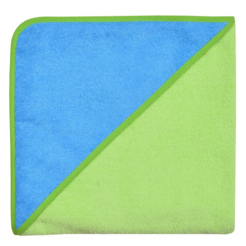 Das Kapuzenbadetuch Limone/Ozean 100x100cm aus 100% Baumwolle zeigt eine blaue und eine grüne Seite mit grünem Rand, ist bestickbar und so gefaltet, dass beide Farben sichtbar sind.
