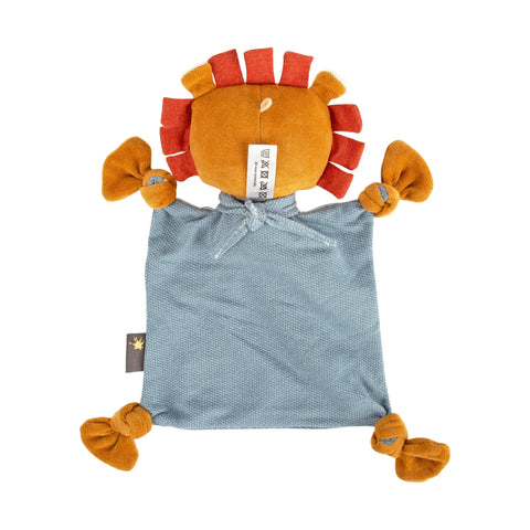 Das Baby Schnuffeltuch Löwe ist ein weiches Schmusetuch in Form eines Löwen mit braunem Plüschkopf, roter Mähne, geknoteten Ecken und blauem, strukturiertem Körper - ideal zum Kuscheln für Ihr Kind.